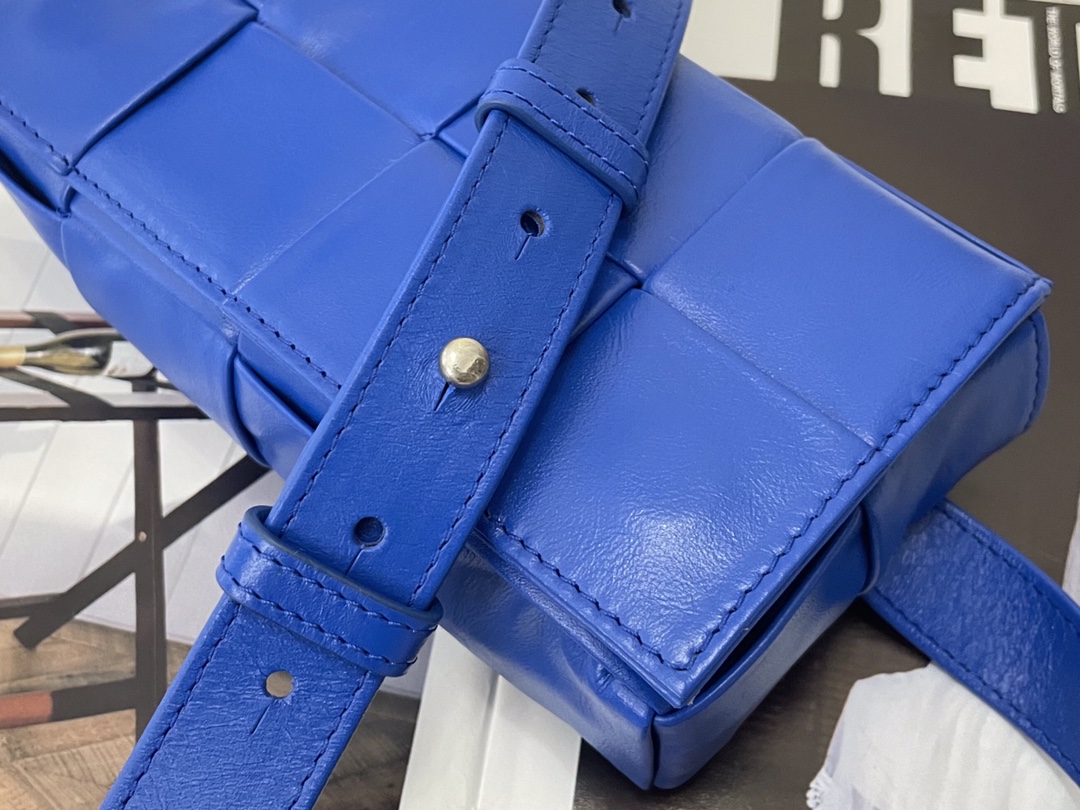 Mini Cassette Intreccio Leather Belt Bag Blue